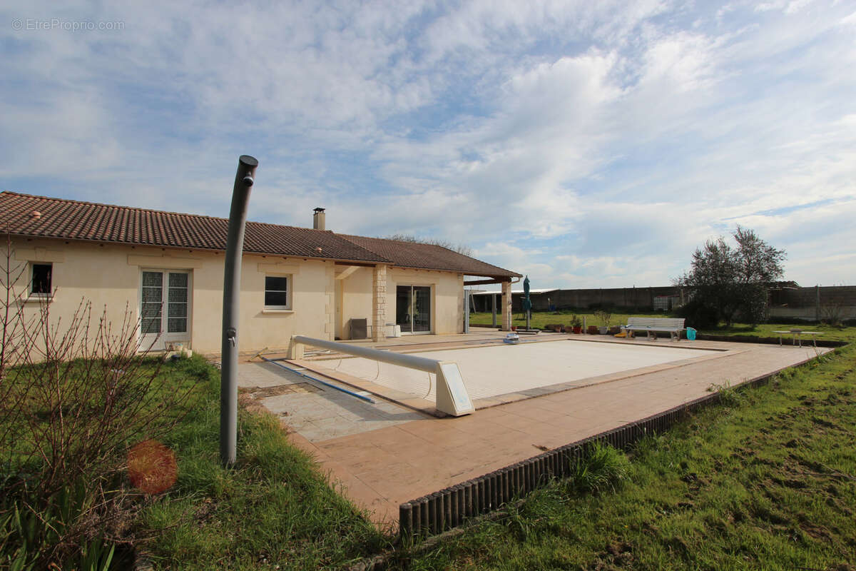 Maison à GERMOND-ROUVRE