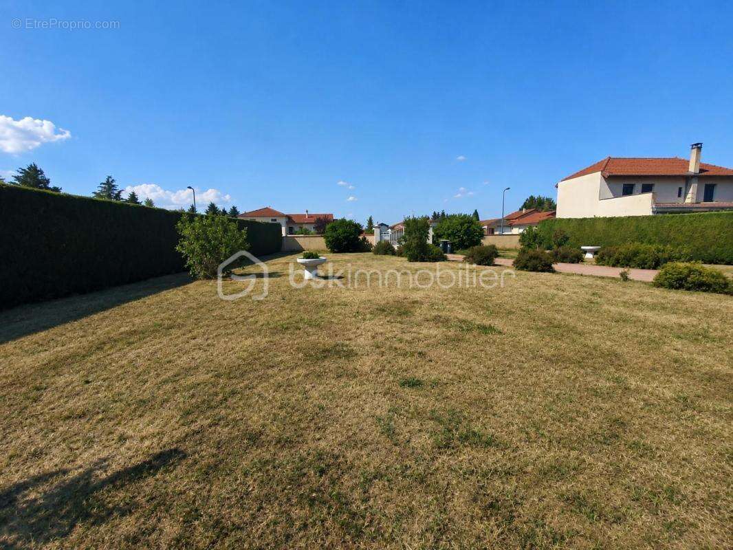 Maison familiale de plain-pied de 170 m² avec 2 830 m² de terrain - photo 16