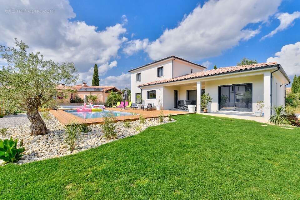 Terrain à VIC-LA-GARDIOLE