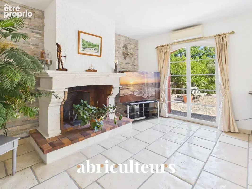 Élégante villa familiale de 250 m² en vente sur Montauroux (83440) - photo 5