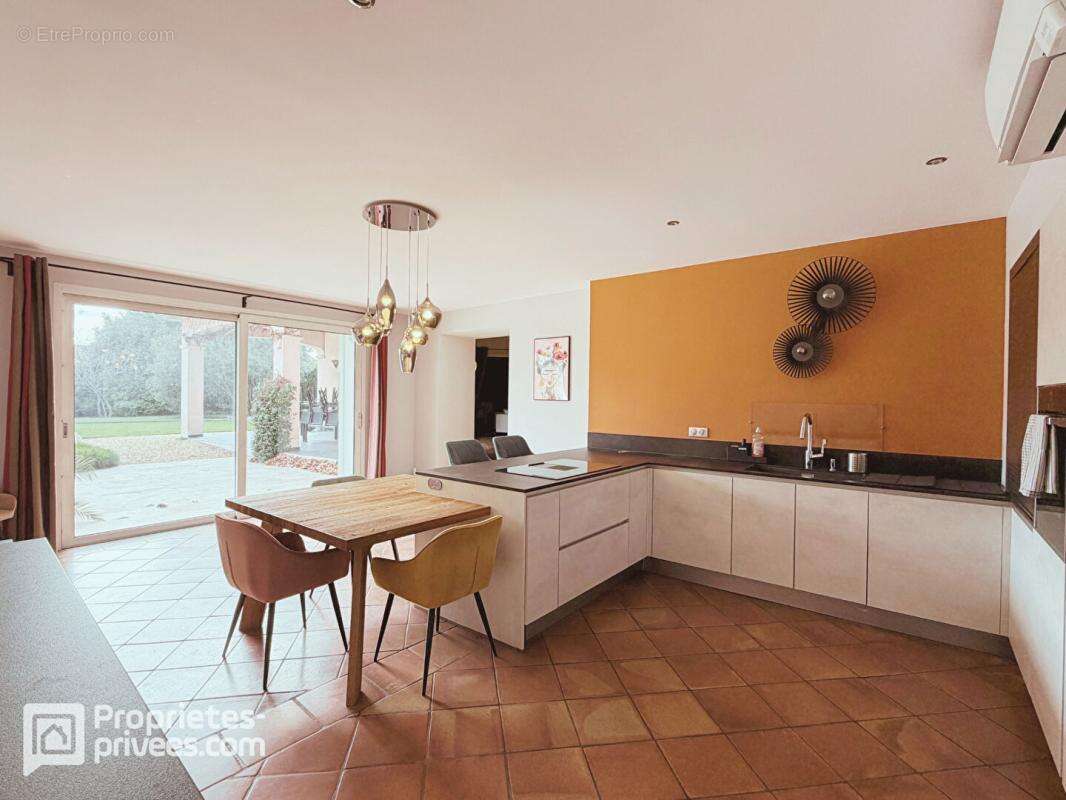 Mas entièrement rénové, 8 pièces, 308 m², ORANGE SUD - photo 6