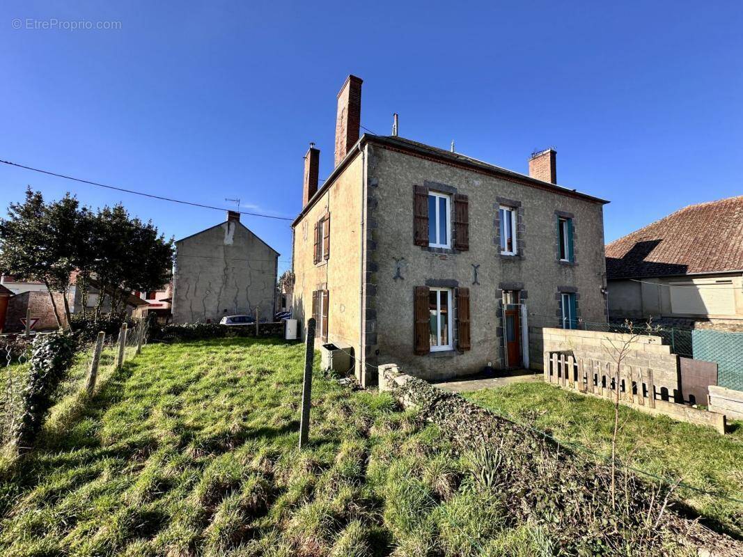 Maison à TREIGNAT