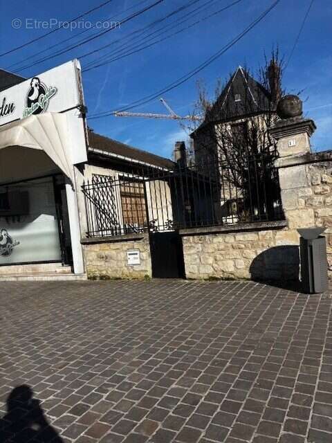 LOCAL COMMERCIAL ET PROPRIETE - Maison à MONTATAIRE