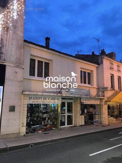 Commerce à SURGERES