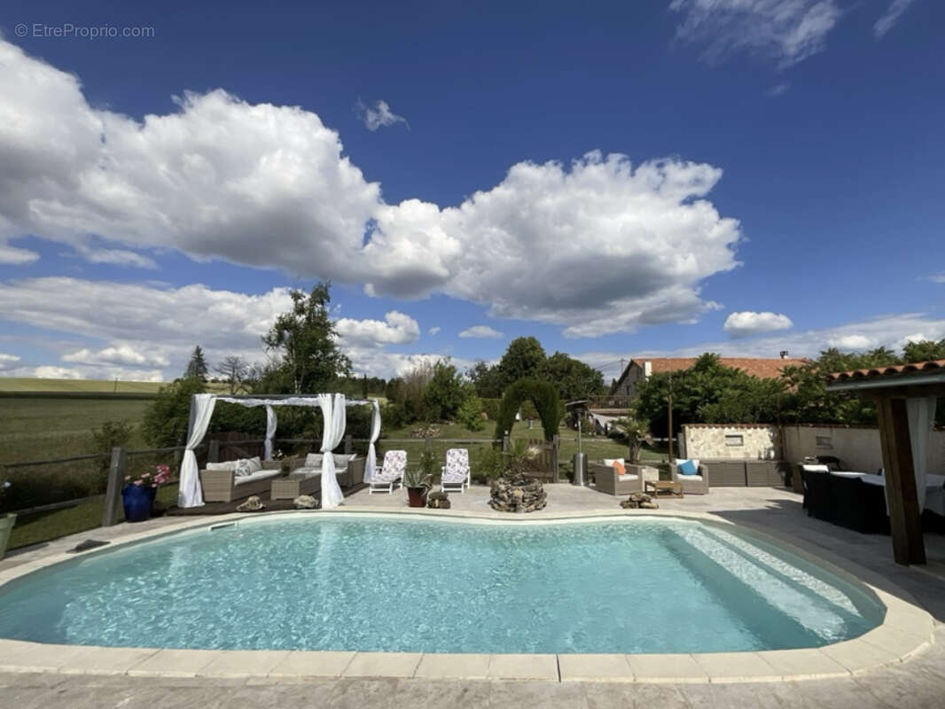 Maison à FESTALEMPS