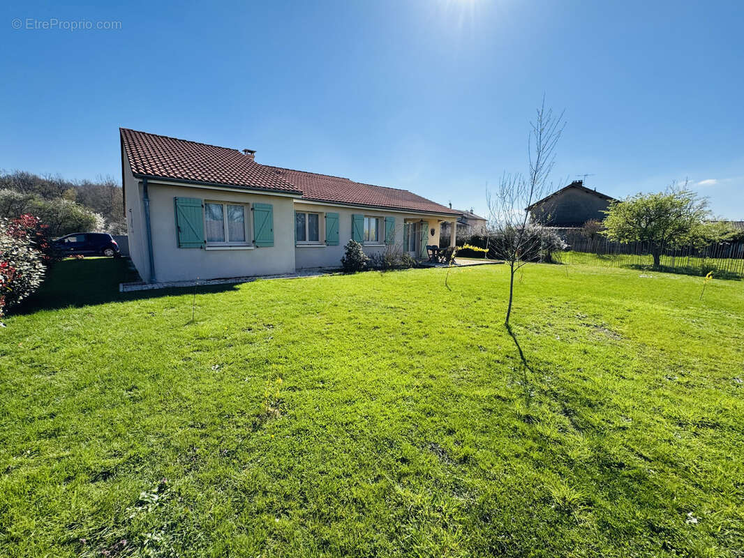 Maison à ESCOUTOUX