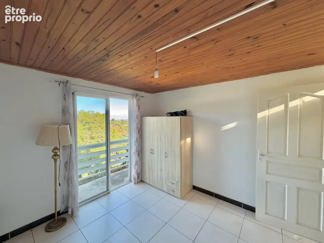 À vendre maison de 100 m² à rénover comprenant deux appartements T3 et vue mer – La Rivière Saint-Louis - photo 10