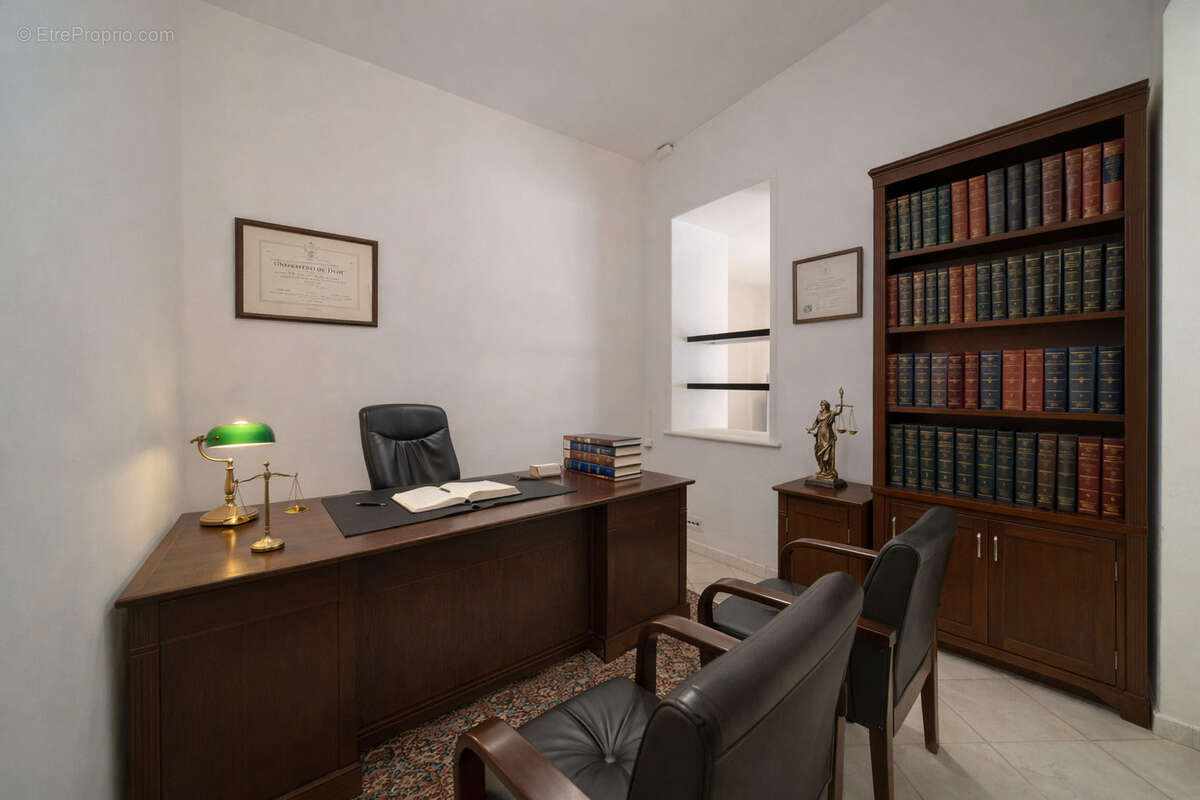 Appartement à MARSEILLE-1E