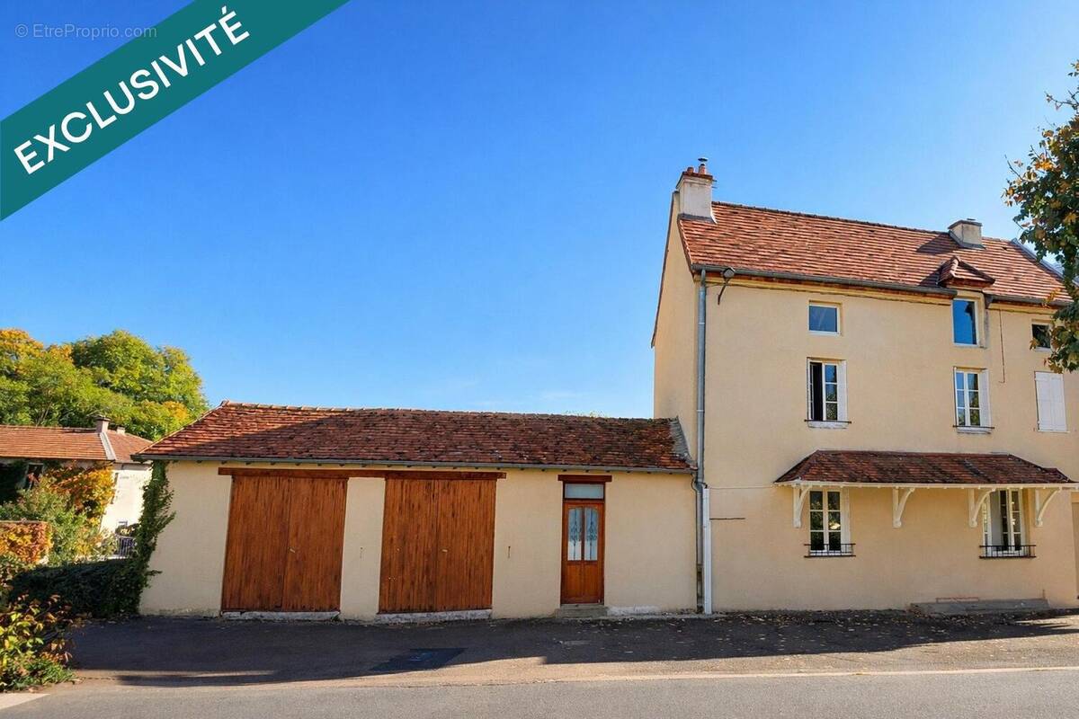 Maison 181 m² à Salornay-Sur-Guye  - photo 1