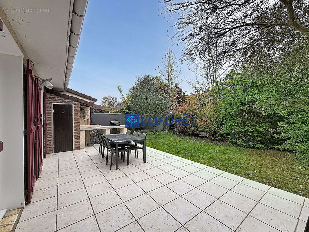 Maison à SAINT-PIERRE-DU-PERRAY