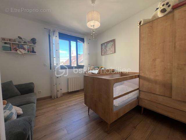 Maison à MANDRES-LES-ROSES