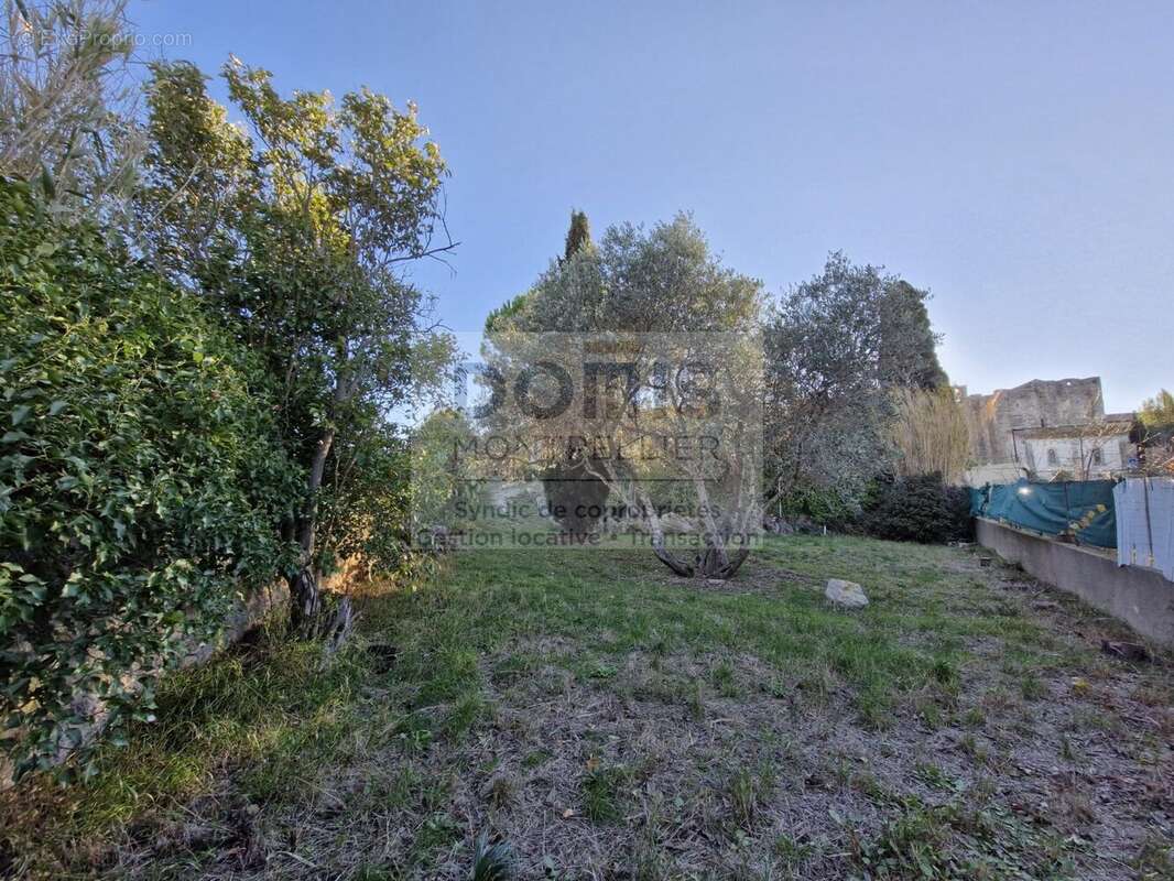 Maison à VIC-LA-GARDIOLE