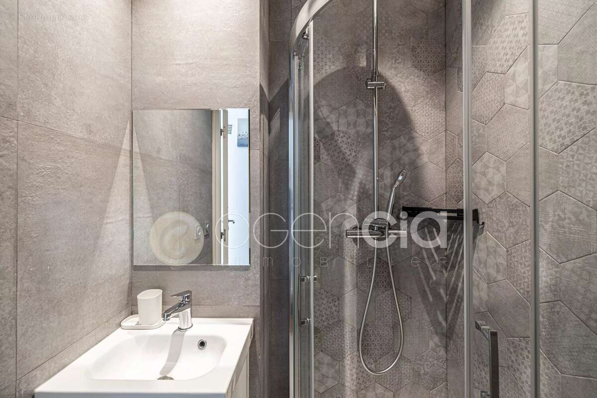 Cannes  banane  t2 de 34 m2 avec mezzanine  balcon - photo 4