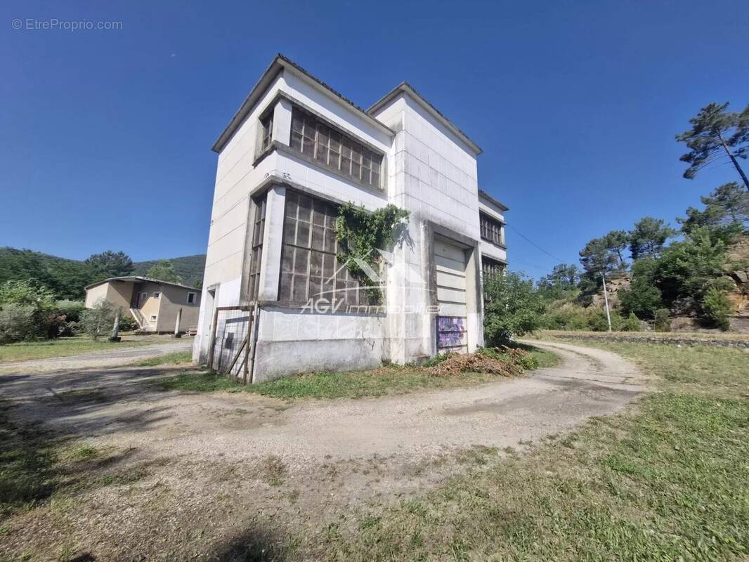 Commerce à SAINT-JEAN-DE-VALERISCLE