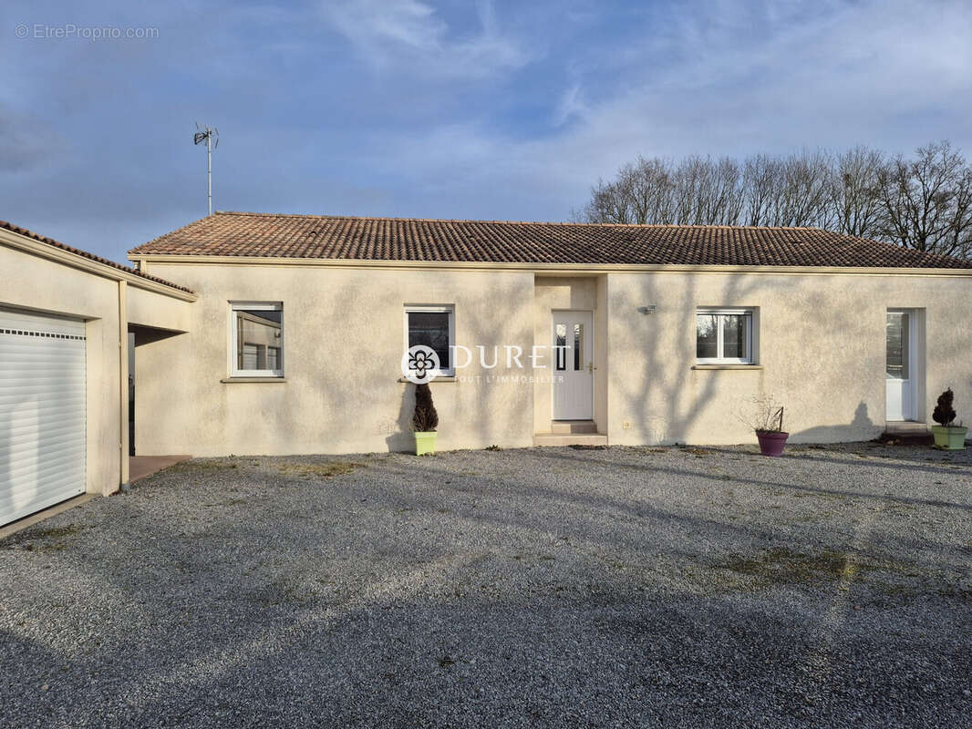 Maison 142 m² à Aizenay  - photo 2