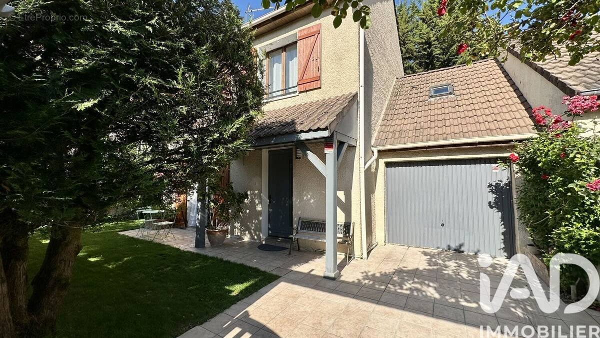 Photo 1 - Maison à SAINTE-GENEVIEVE-DES-BOIS