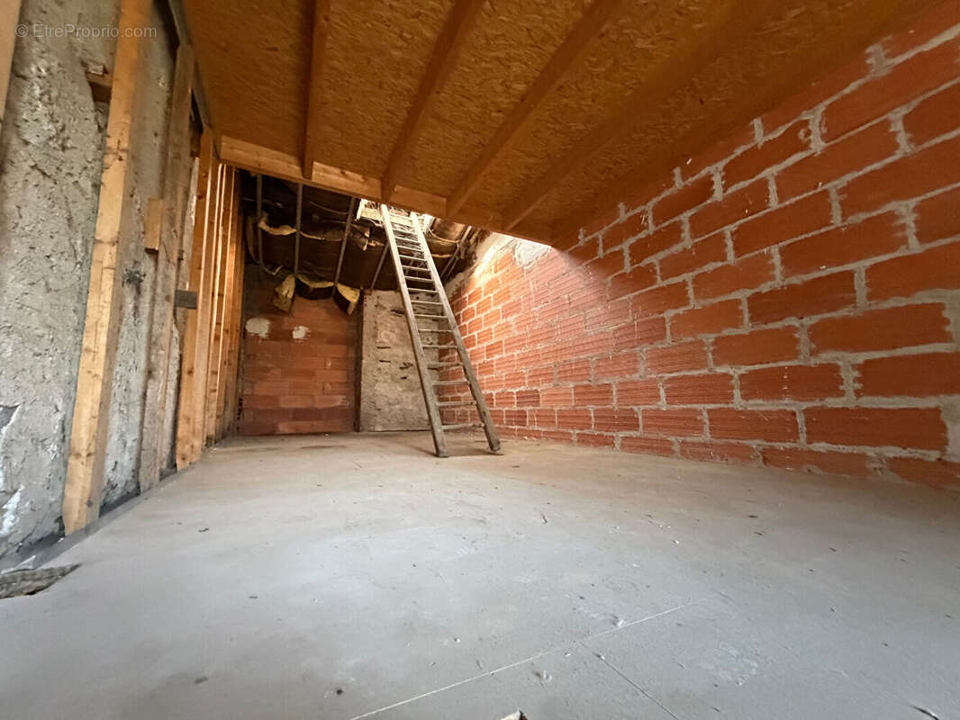 Maison à SAINT-MACAIRE-EN-MAUGES