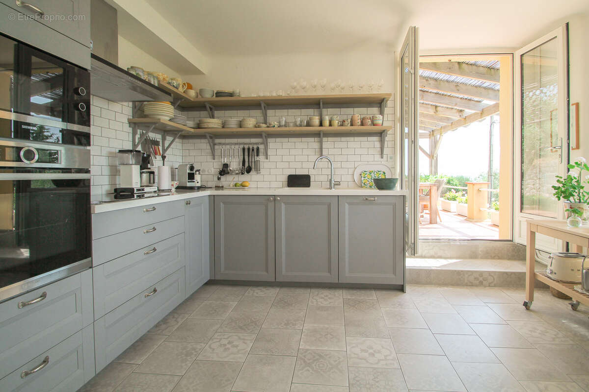 Maison à TOURRETTES