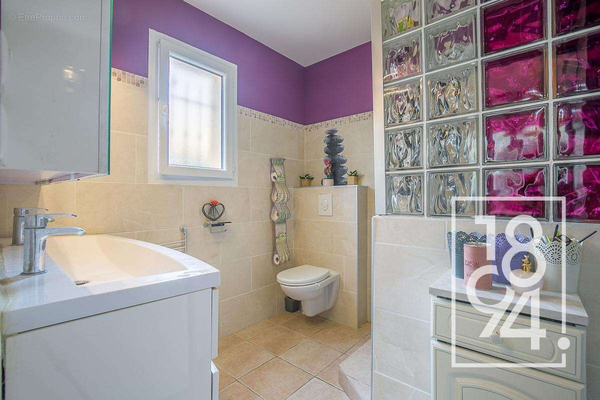 Maison à PEYROLLES-EN-PROVENCE