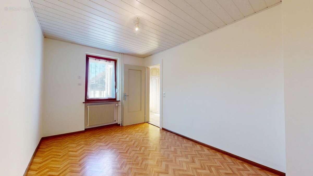 Maison à VILLAGE-NEUF