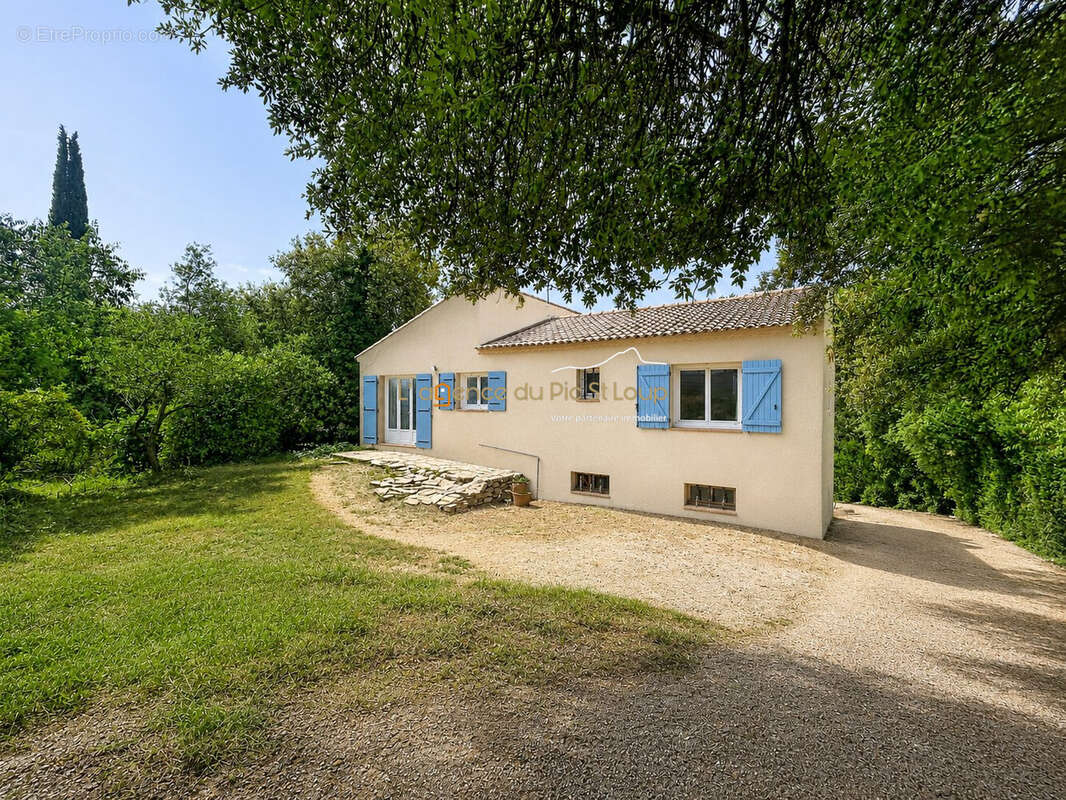 Maison à SAINT-CLEMENT-DE-RIVIERE