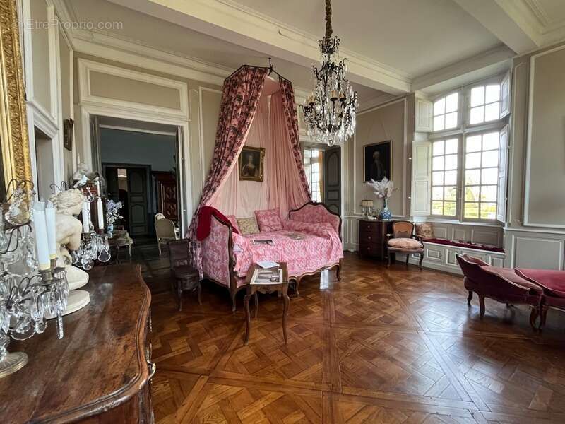 ELEGANT CHATEAU XVIIIs, sans travaux, sur 1 hectare clos de murs, jardin paysagé, chapelle, orangerie, dépendances, pour famille - photo 8