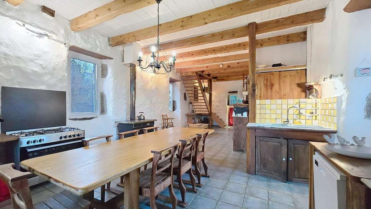 Maison à JAUJAC