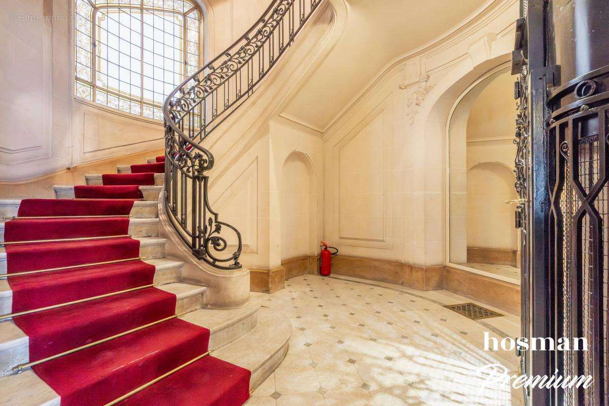 Appartement à PARIS-16E