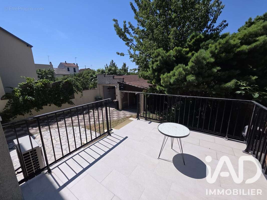Maison 160 m² à Bondy  - photo 2
