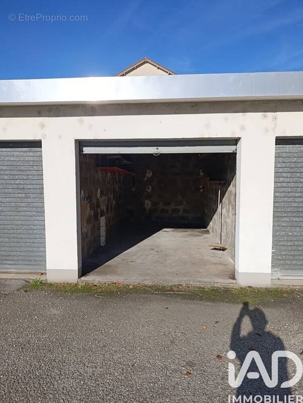 Photo 1 - Parking à SAINT-MARTIN-D&#039;HERES