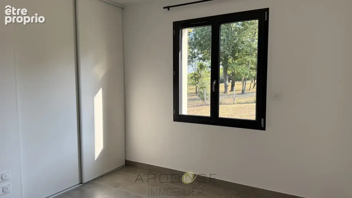 Villa contemporaine de plain-pied avec garage et jardin . - photo 15