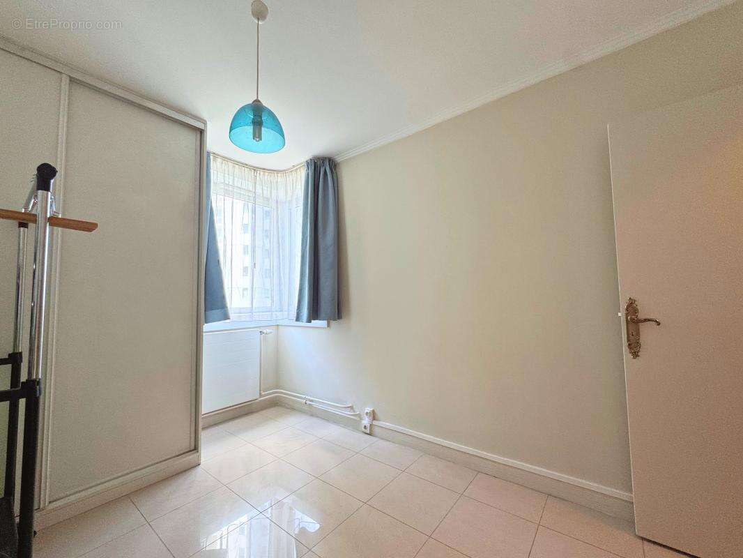 Appartement à PARIS-19E
