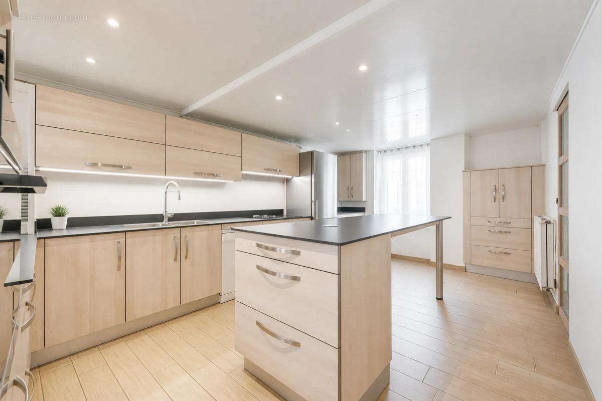 Maison de 11 pièces de 308 m² à Mitry-Mory - photo 3