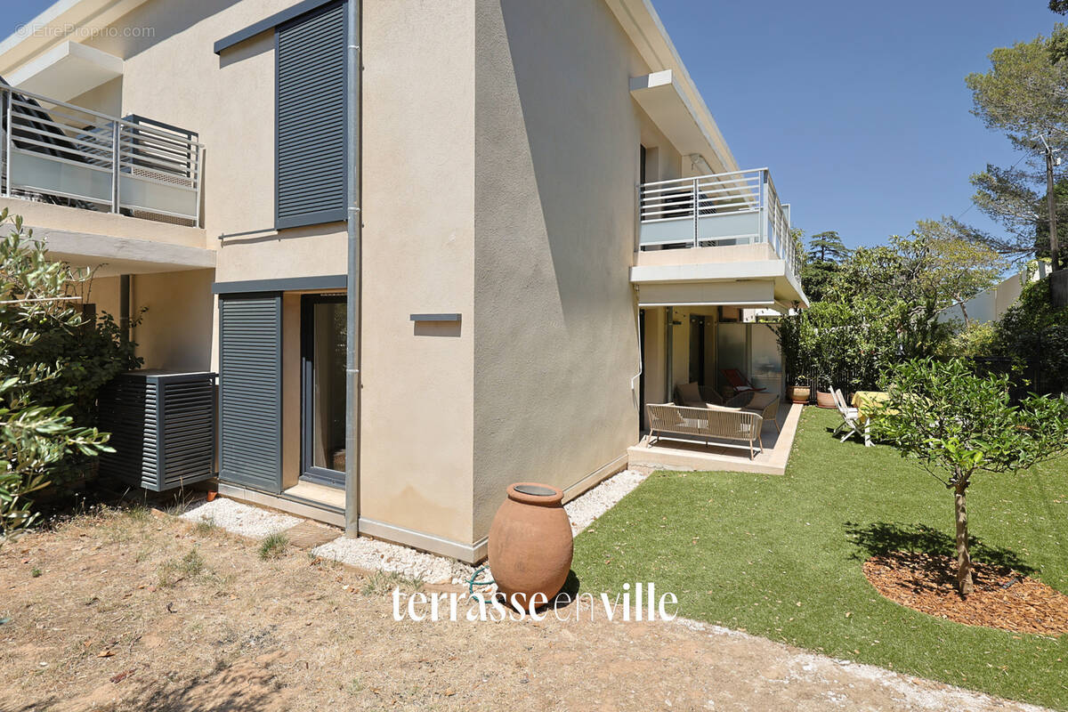 EXCLUSIVITE - Cap Brun, TOULON -  APPARTEMENT T3  avec 145 m2 de jardin - Résidence sécurisée, calme - photo 16
