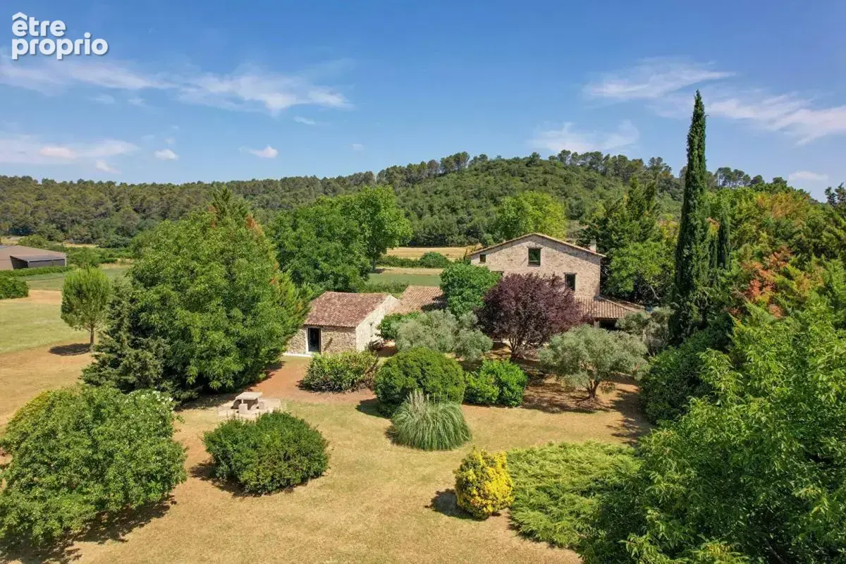 Propriété provençale rénovée avec dépendances 300 m² habitables sur 1,7 hectare - photo 3