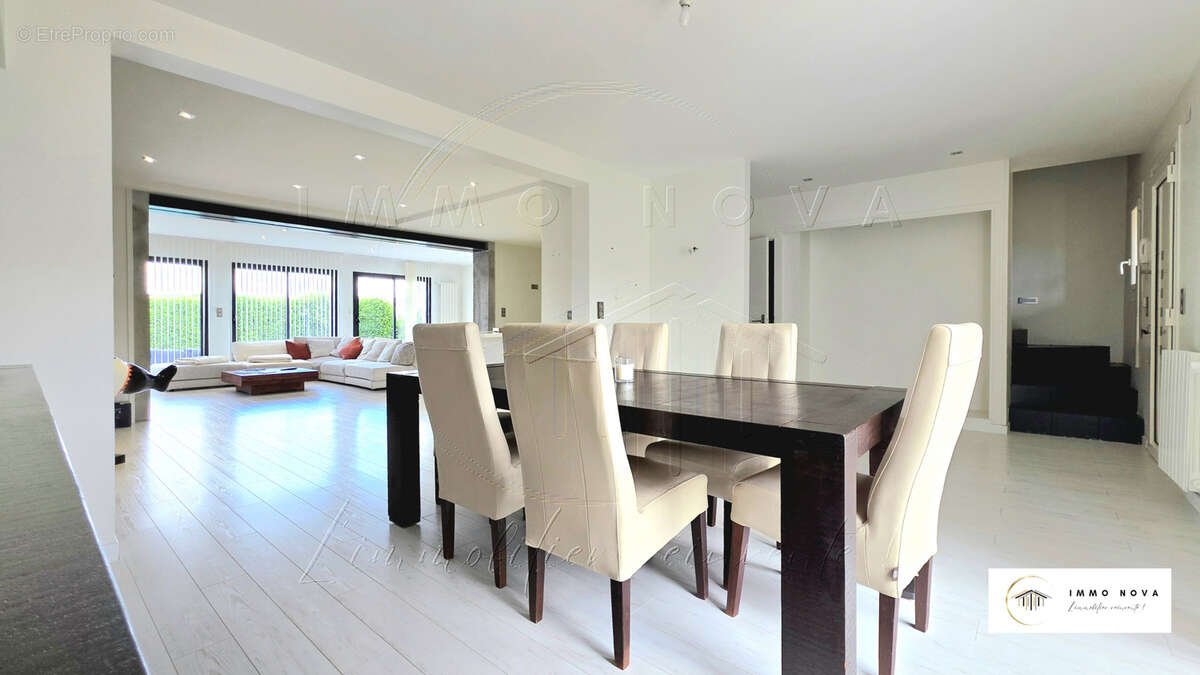 Maison familiale contemporaine de 168 m2   Entièrement rénovée avec piscine et double garage - photo 2