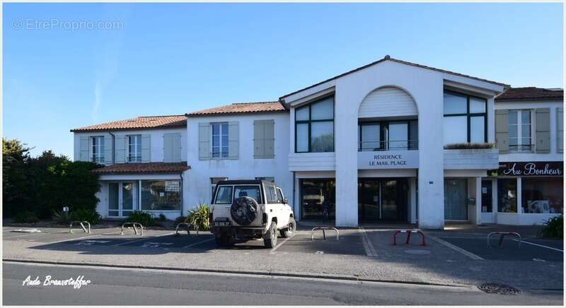 Local/bureau à vendre LA COUARDE SUR MER (17), local commercial premium - photo 14