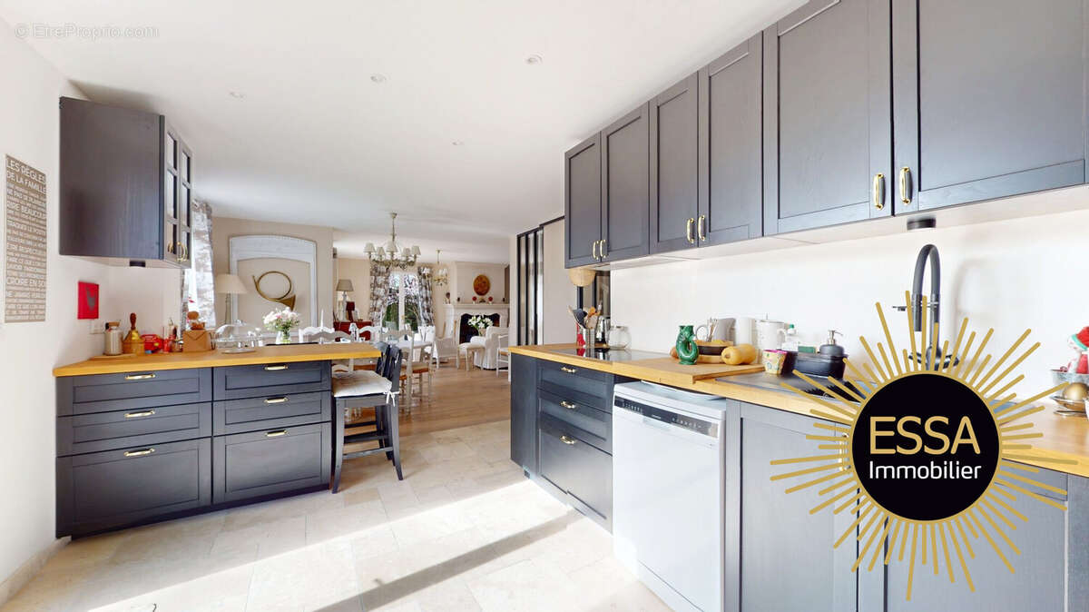 Maison à SAINT-NOM-LA-BRETECHE