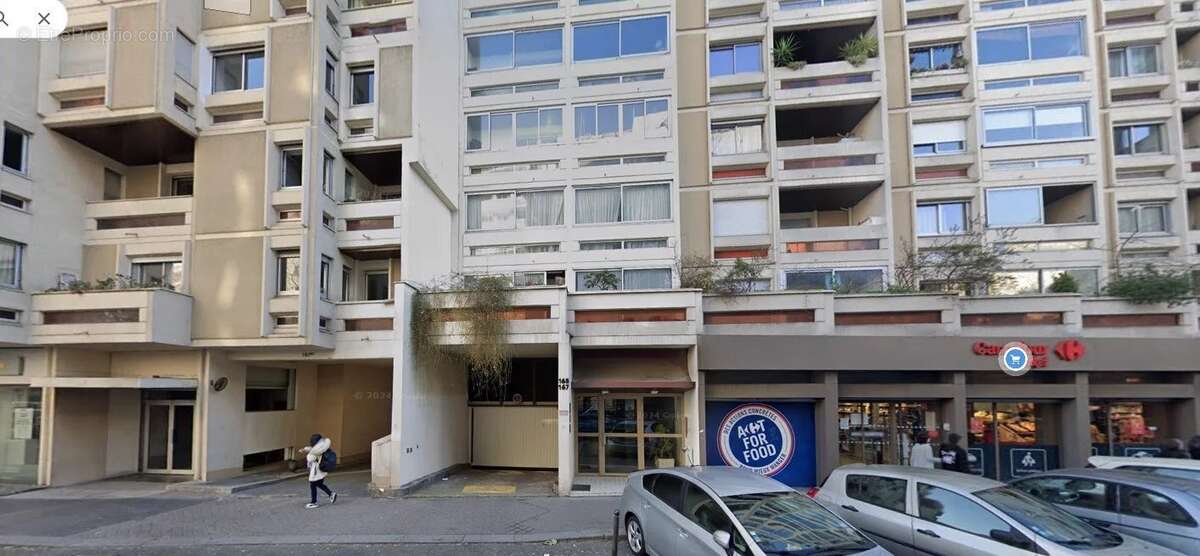 Parking à PARIS-18E