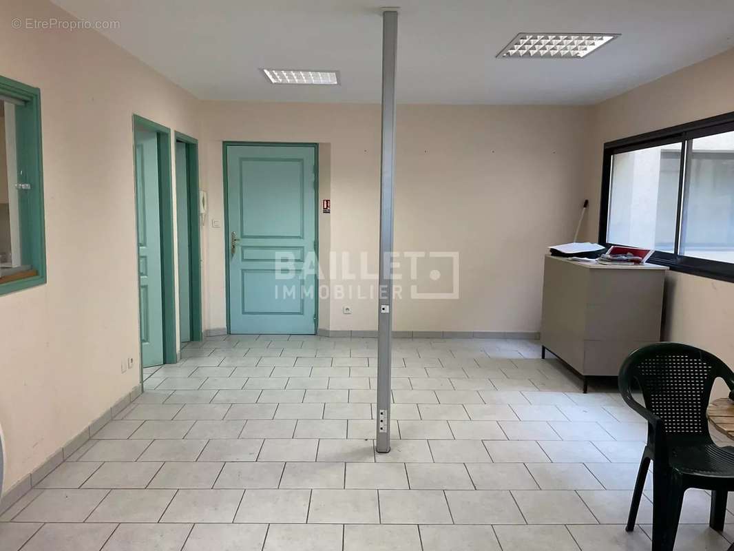 Commerce à TOURRETTES