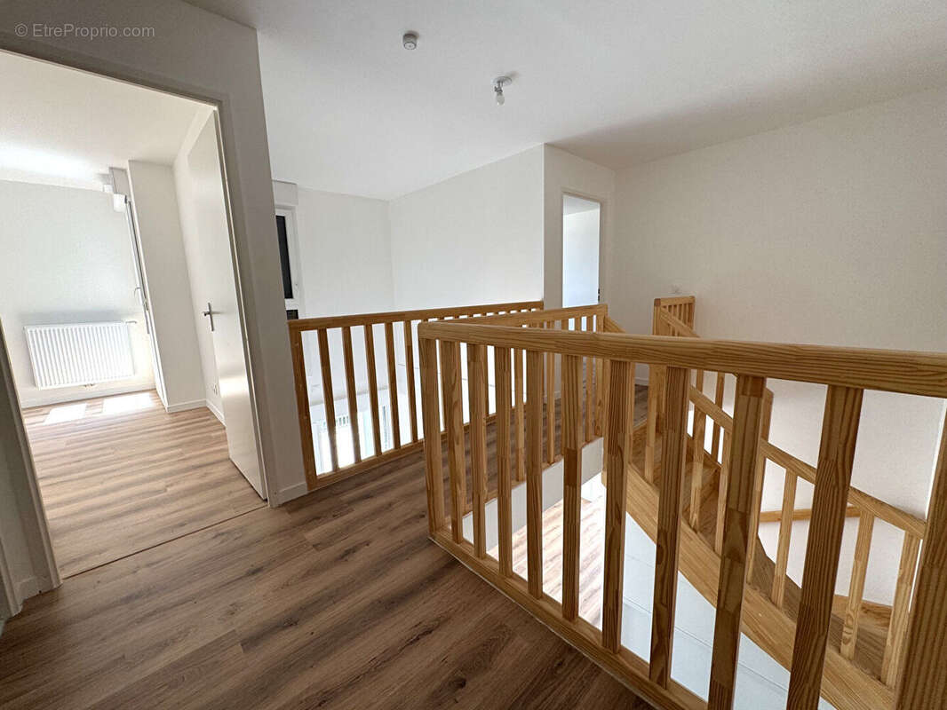 Appartement 4 pièces de 105m² + 60m² de Terrasse + 2 PK sous-sol ! MERIGNAC - photo 7