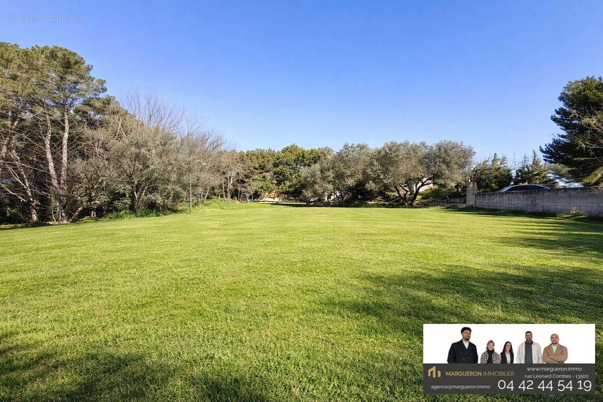 Maison à SAINT-MITRE-LES-REMPARTS