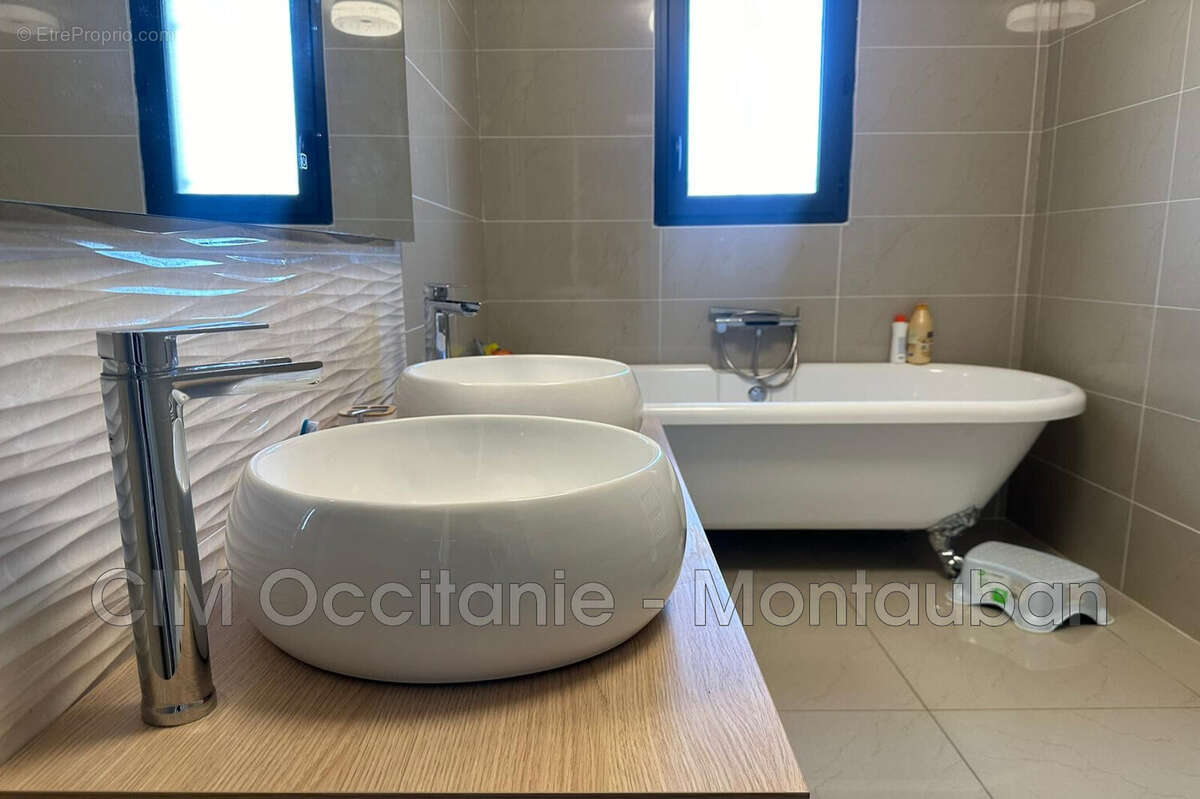 Maison à SAINT-ETIENNE-DE-TULMONT