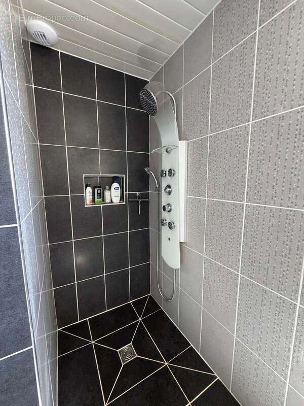 Maison à LAUDUN-L'ARDOISE