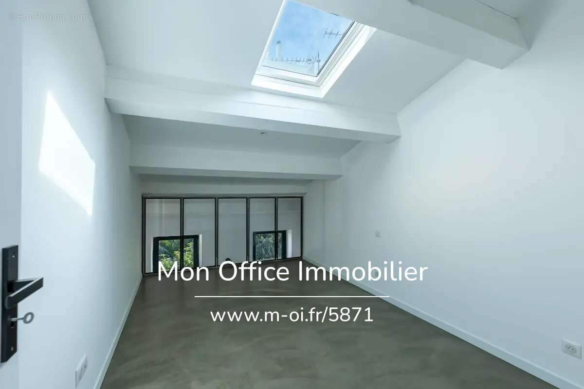 Appartement à MARSEILLE-5E