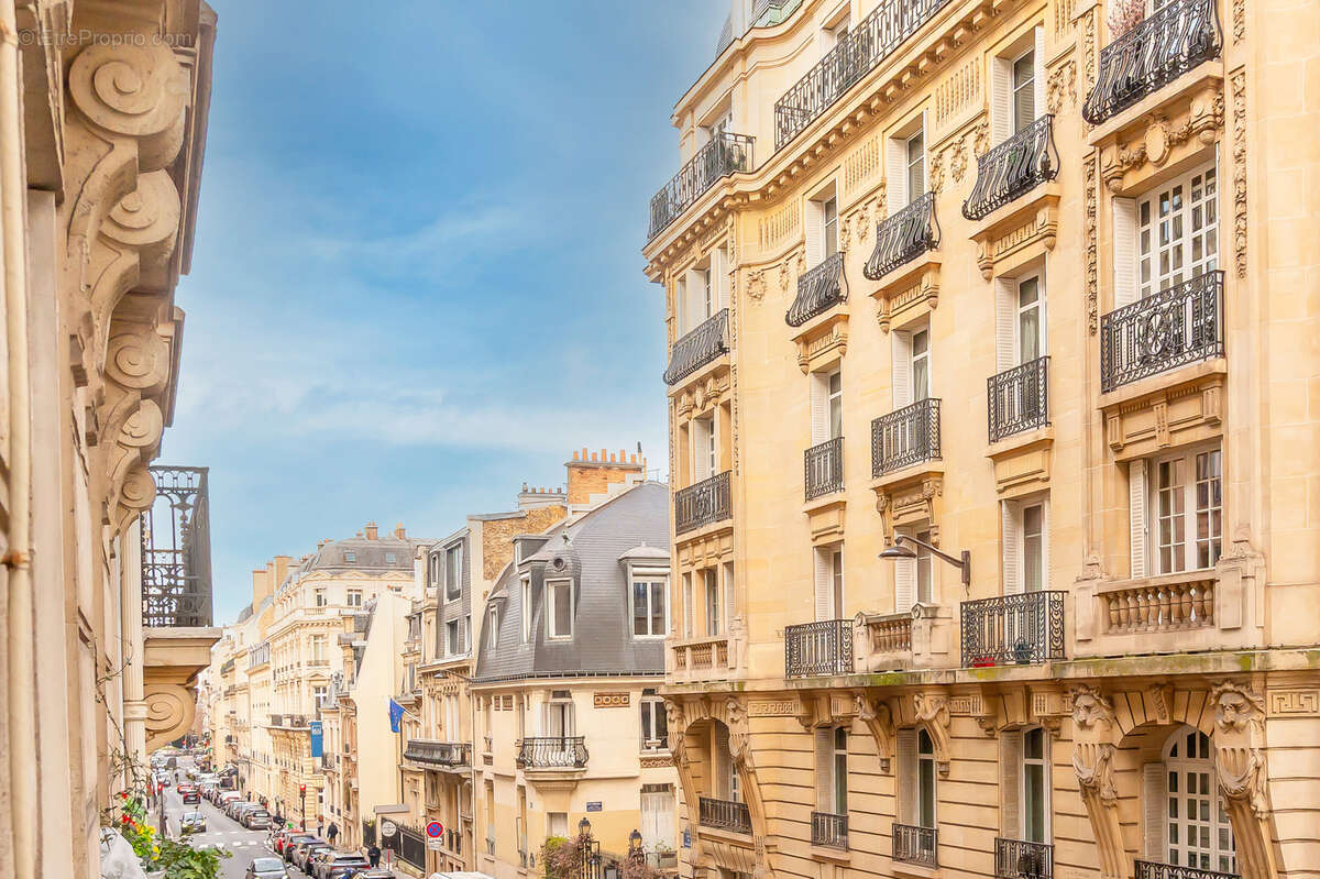 Appartement à PARIS-16E