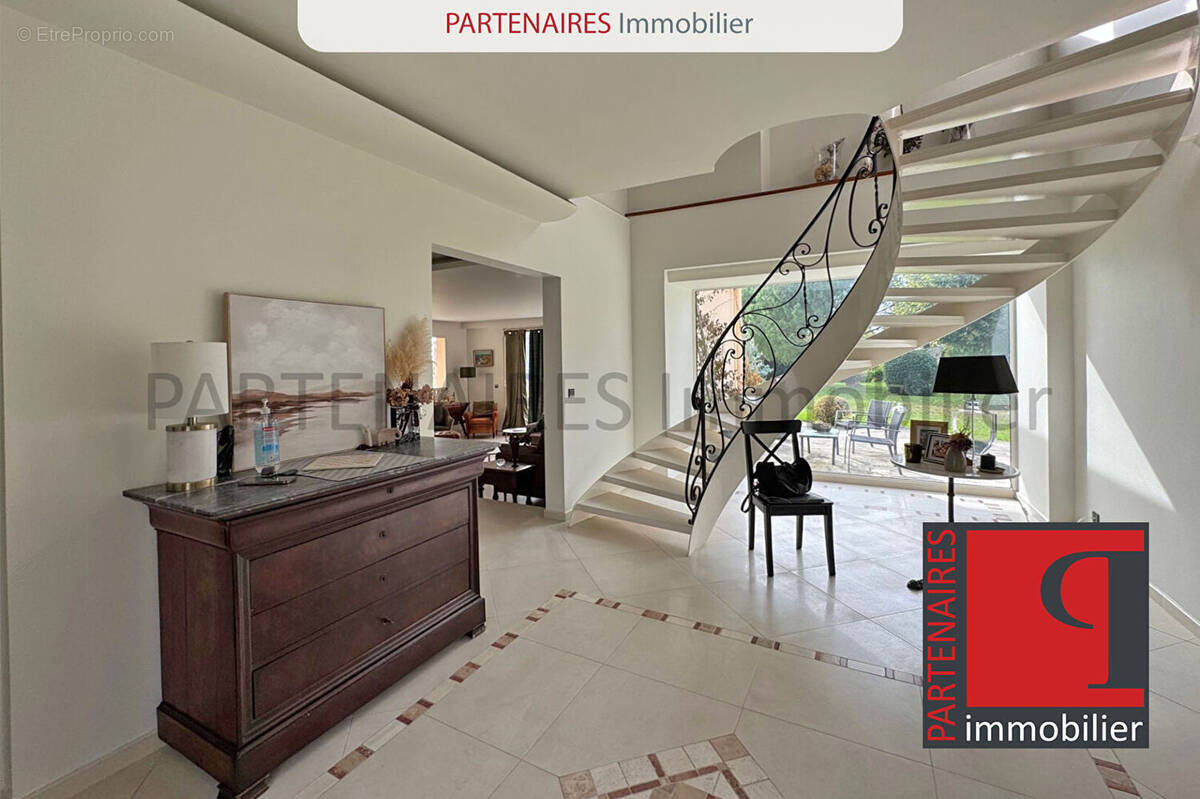 Maison à CRESPIERES