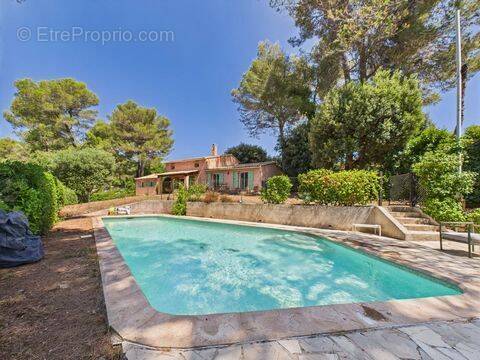 Maison à VALBONNE