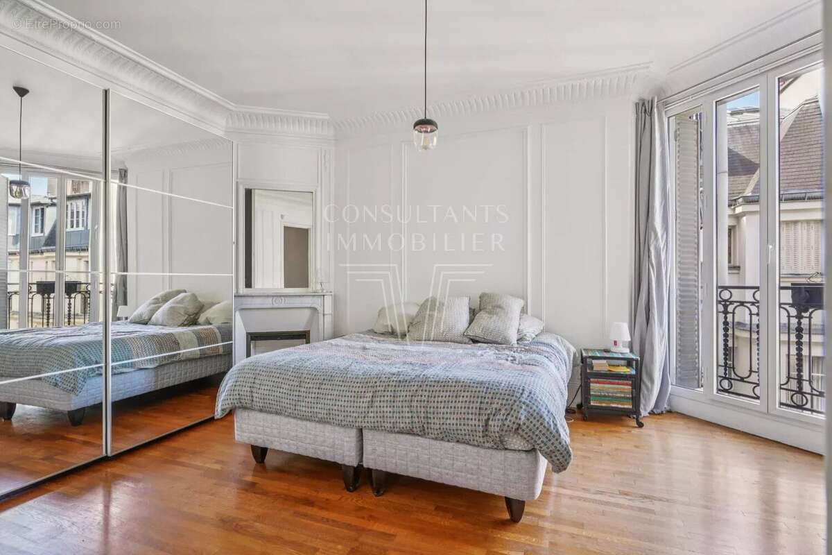 Appartement à NEUILLY-SUR-SEINE