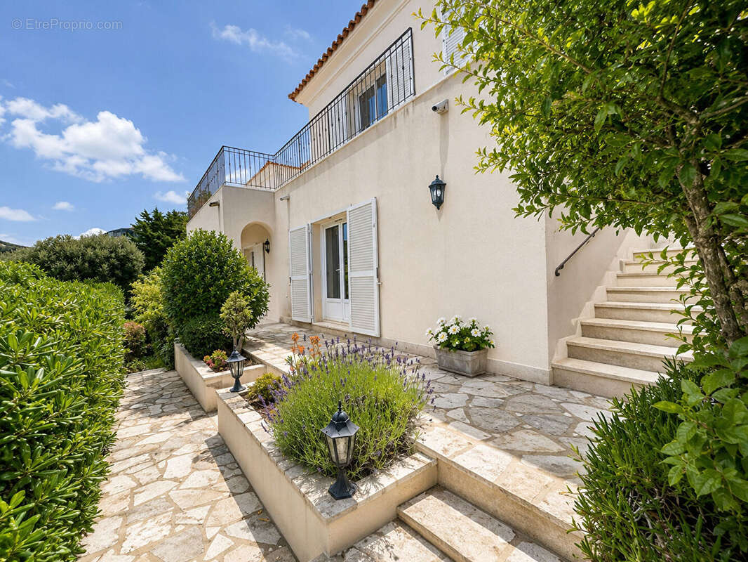 VILLA 7 Pièces - photo 2